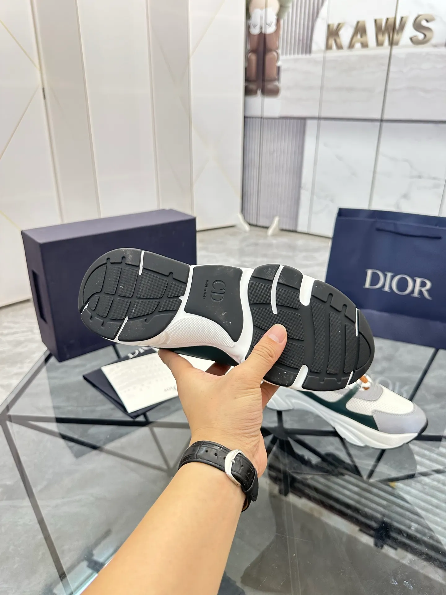 Men's shoes: 💰P460¥ Ready in Guangzhou, fully packaged Product trademark: Dior* "Dior*" low-top casual shoes Regular size: 38-46 (can be customized to 47) B22 Product materials: imported cowhide leather upper spliced ​​with original fabric, breathable lining, original outsole. Number: 920